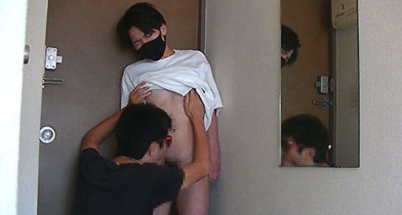 【ゲイ動画】玄関開けたら即H！18才超ジャニ系美少年が不意討ち攻めの快感に激噴水射精