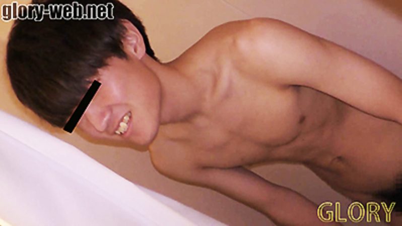 【ゲイ動画】爽やかサッカー部19歳ノンケだと思えない可愛い声を出しながら射精【GLORY】