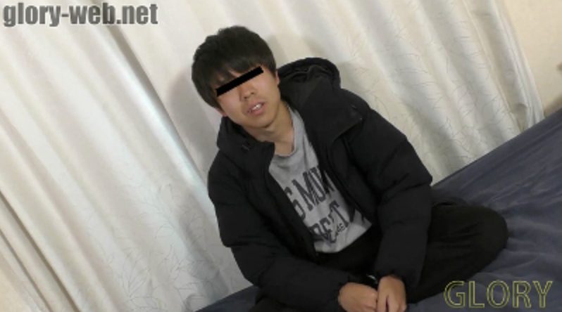 【ゲイ動画】カメラ目線もエロエロな童貞テニス部少年の初物喰い！部活で日焼けした19歳！