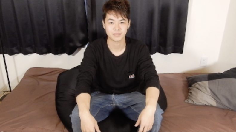 【ゲイ動画】20歳の高身長ノンケボーイがカメラの前でオナニーを披露
