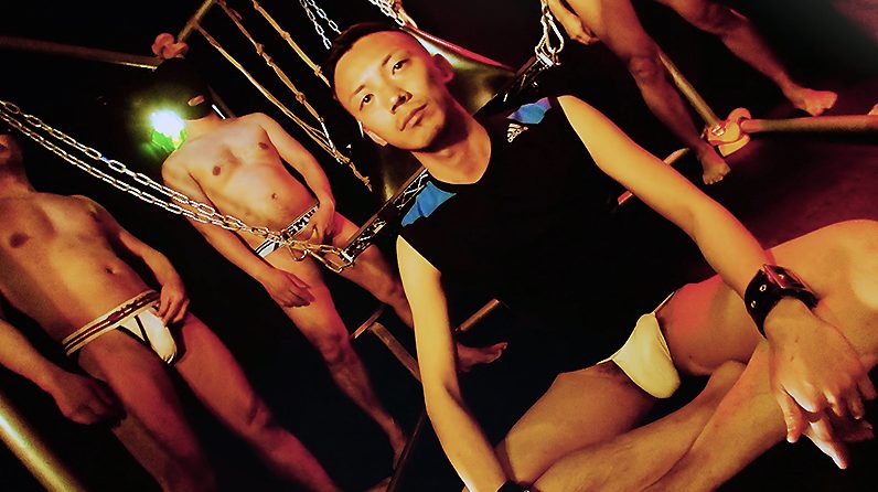 【ゲイ動画】ザーメン大好き変態ウケ登場！テツヤが乱れまくりの複数SEX、人生初の潮吹き