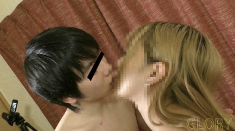 【ゲイ動画】去年まで高校生！ウブな18歳バイセクシュアルの可愛い男の子が女の子とマジSEX！