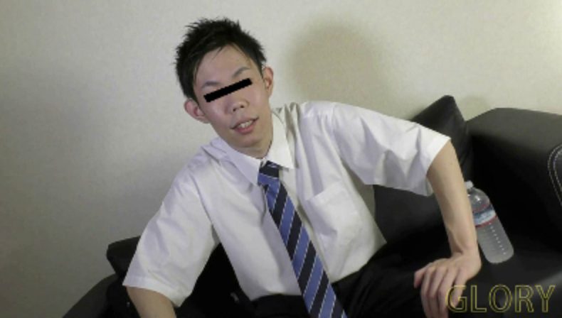 【ゲイ動画】乳首舐めで感じまくり！新社会人爽やかリーマン1年生！色白スリム好青年！